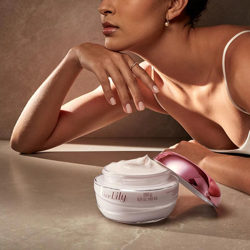 LILY | Crema Hidratante Satinada Love Lily, 250g
